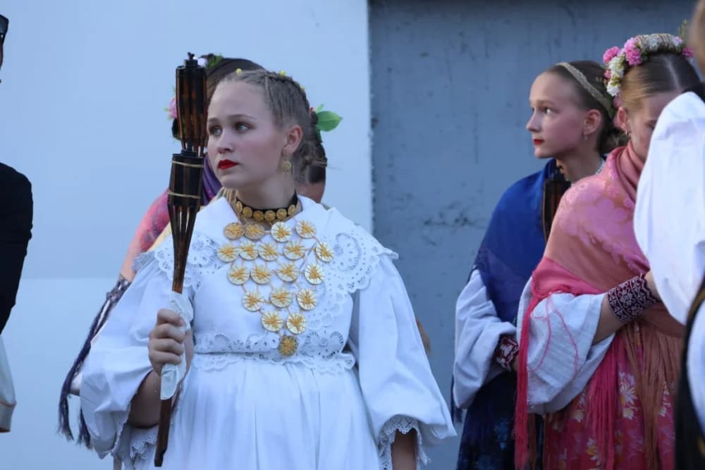 (VELIKA FOTOGALERIJA) Mnoštvo vjernika proslavilo Gospu od suza u Pleternici: „Suze Marijine su svete, a svaka prolivena suza je molitva i vapaj“
