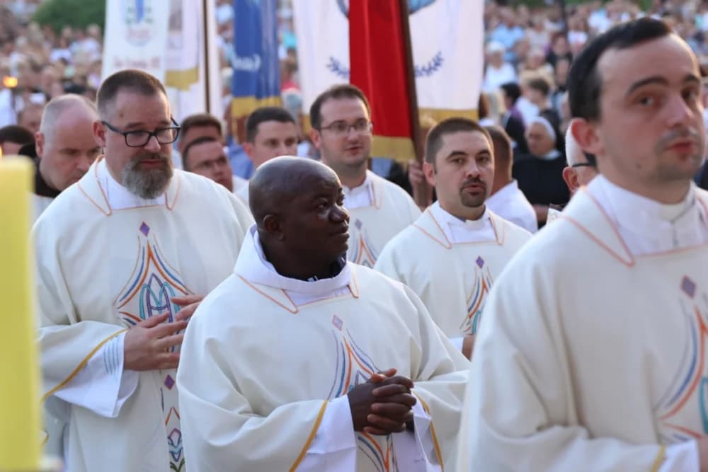 (VELIKA FOTOGALERIJA) Mnoštvo vjernika proslavilo Gospu od suza u Pleternici: „Suze Marijine su svete, a svaka prolivena suza je molitva i vapaj“