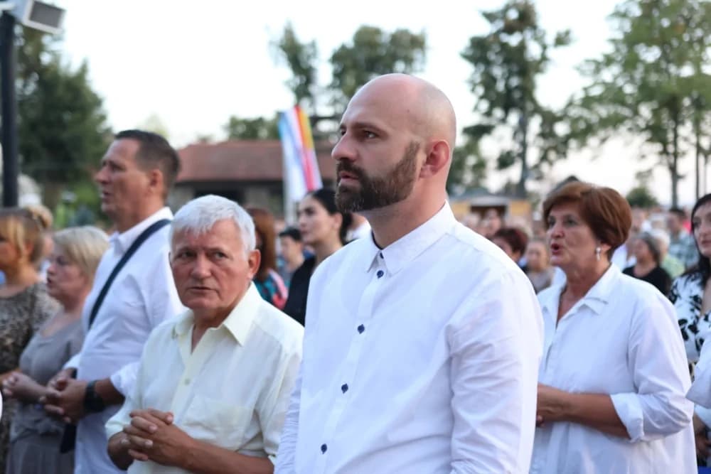 (VELIKA FOTOGALERIJA) Mnoštvo vjernika proslavilo Gospu od suza u Pleternici: „Suze Marijine su svete, a svaka prolivena suza je molitva i vapaj“