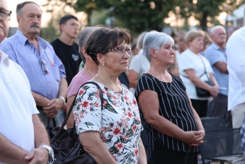 (VELIKA FOTOGALERIJA) Mnoštvo vjernika proslavilo Gospu od suza u Pleternici: „Suze Marijine su svete, a svaka prolivena suza je molitva i vapaj“