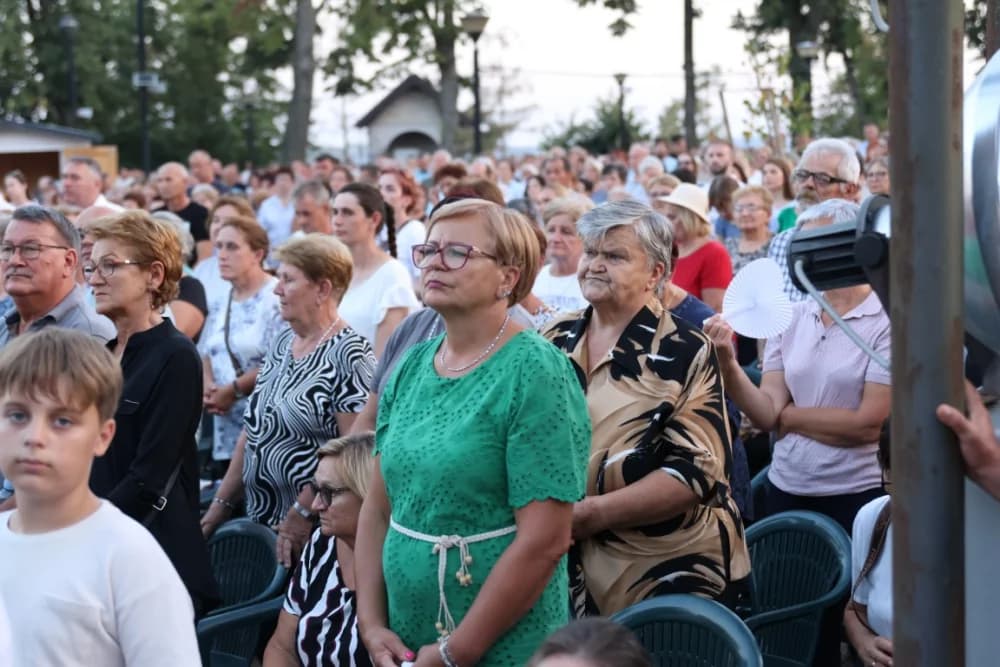 (VELIKA FOTOGALERIJA) Mnoštvo vjernika proslavilo Gospu od suza u Pleternici: „Suze Marijine su svete, a svaka prolivena suza je molitva i vapaj“