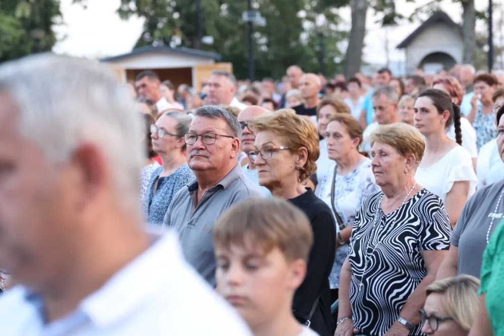 (VELIKA FOTOGALERIJA) Mnoštvo vjernika proslavilo Gospu od suza u Pleternici: „Suze Marijine su svete, a svaka prolivena suza je molitva i vapaj“