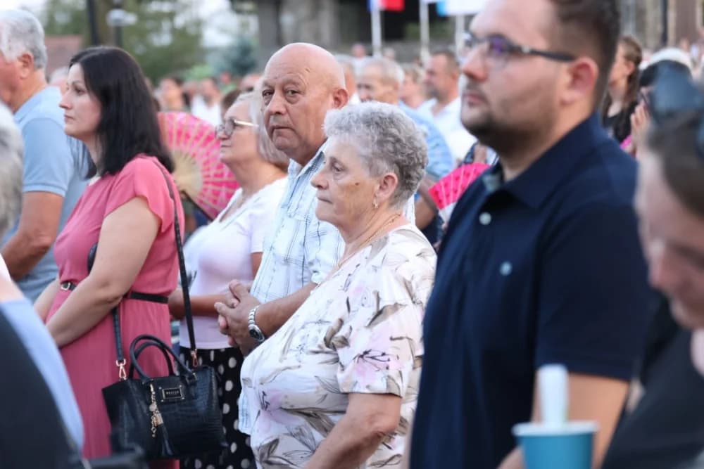 (VELIKA FOTOGALERIJA) Mnoštvo vjernika proslavilo Gospu od suza u Pleternici: „Suze Marijine su svete, a svaka prolivena suza je molitva i vapaj“
