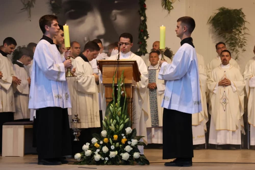 (VELIKA FOTOGALERIJA) Mnoštvo vjernika proslavilo Gospu od suza u Pleternici: „Suze Marijine su svete, a svaka prolivena suza je molitva i vapaj“