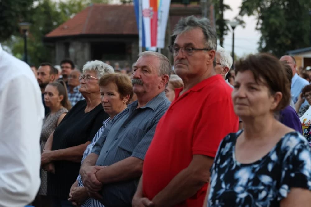 (VELIKA FOTOGALERIJA) Mnoštvo vjernika proslavilo Gospu od suza u Pleternici: „Suze Marijine su svete, a svaka prolivena suza je molitva i vapaj“