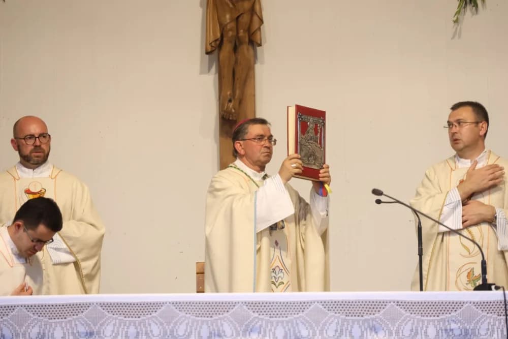 (VELIKA FOTOGALERIJA) Mnoštvo vjernika proslavilo Gospu od suza u Pleternici: „Suze Marijine su svete, a svaka prolivena suza je molitva i vapaj“