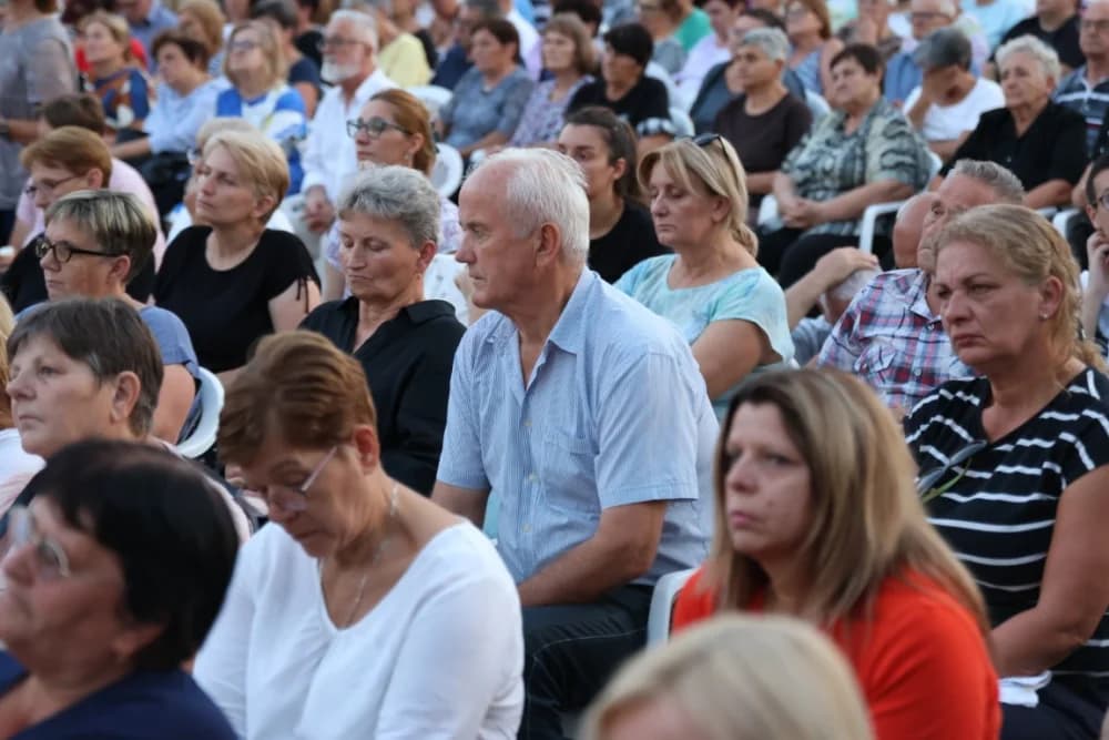 (VELIKA FOTOGALERIJA) Mnoštvo vjernika proslavilo Gospu od suza u Pleternici: „Suze Marijine su svete, a svaka prolivena suza je molitva i vapaj“