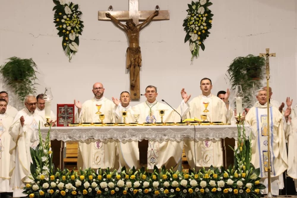 (VELIKA FOTOGALERIJA) Mnoštvo vjernika proslavilo Gospu od suza u Pleternici: „Suze Marijine su svete, a svaka prolivena suza je molitva i vapaj“