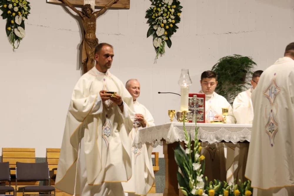 (VELIKA FOTOGALERIJA) Mnoštvo vjernika proslavilo Gospu od suza u Pleternici: „Suze Marijine su svete, a svaka prolivena suza je molitva i vapaj“