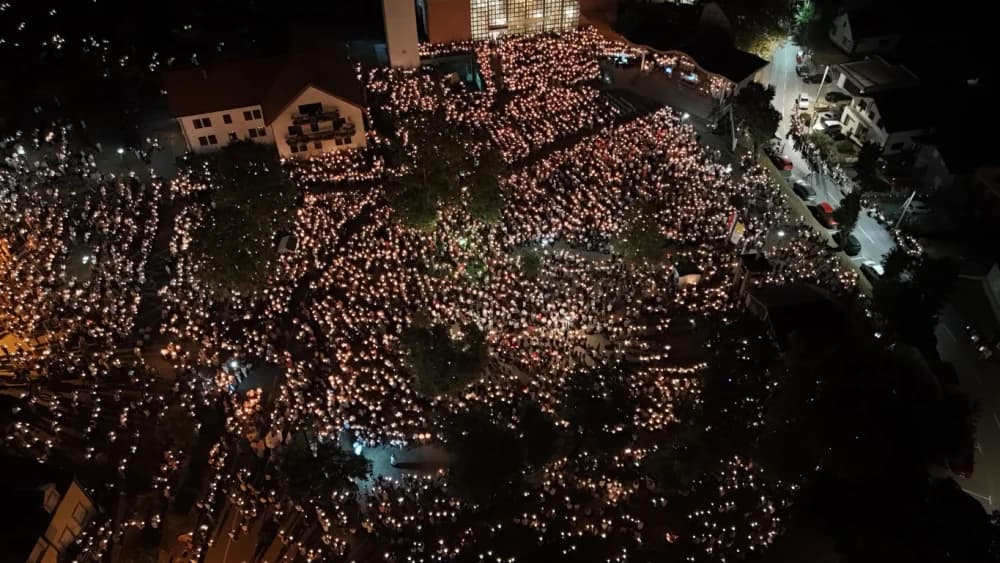 (VELIKA FOTOGALERIJA) Mnoštvo vjernika proslavilo Gospu od suza u Pleternici: „Suze Marijine su svete, a svaka prolivena suza je molitva i vapaj“