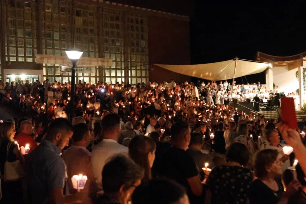 (VELIKA FOTOGALERIJA) Mnoštvo vjernika proslavilo Gospu od suza u Pleternici: „Suze Marijine su svete, a svaka prolivena suza je molitva i vapaj“