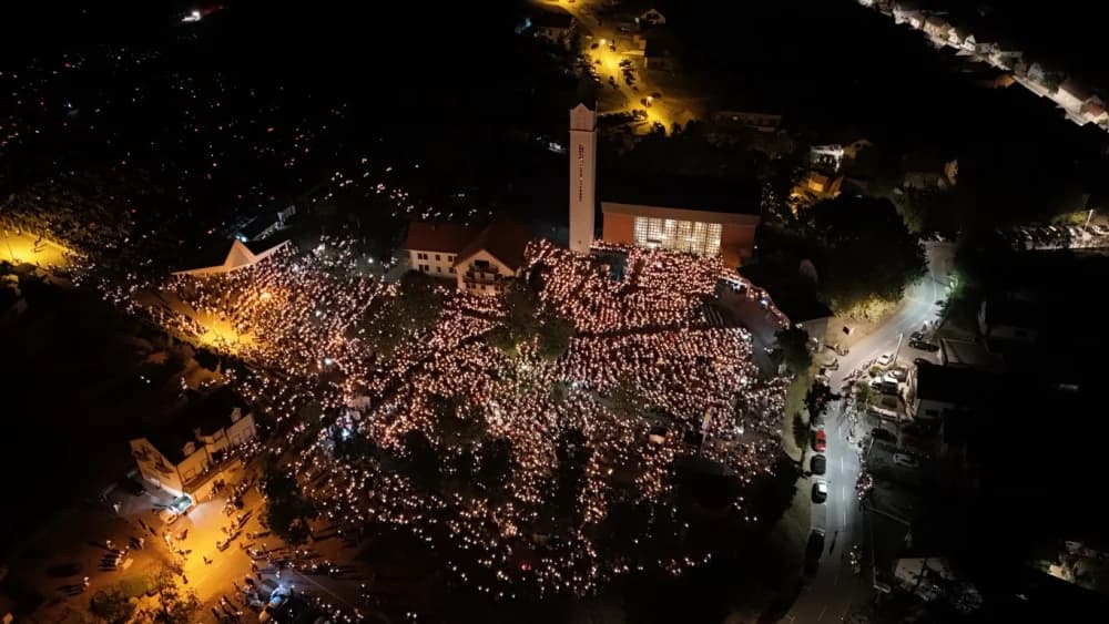 (VELIKA FOTOGALERIJA) Mnoštvo vjernika proslavilo Gospu od suza u Pleternici: „Suze Marijine su svete, a svaka prolivena suza je molitva i vapaj“