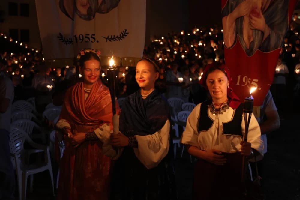 (VELIKA FOTOGALERIJA) Mnoštvo vjernika proslavilo Gospu od suza u Pleternici: „Suze Marijine su svete, a svaka prolivena suza je molitva i vapaj“