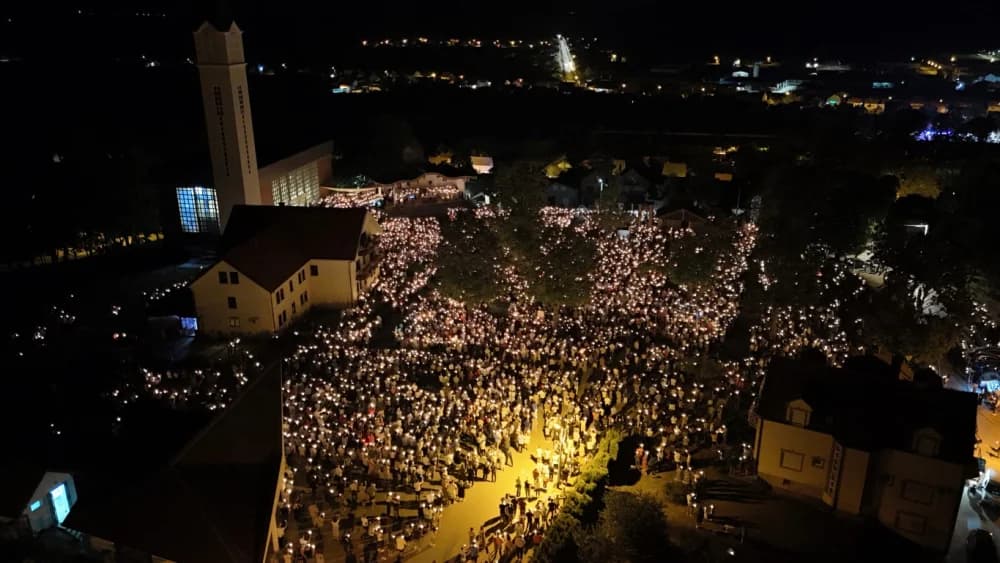(VELIKA FOTOGALERIJA) Mnoštvo vjernika proslavilo Gospu od suza u Pleternici: „Suze Marijine su svete, a svaka prolivena suza je molitva i vapaj“