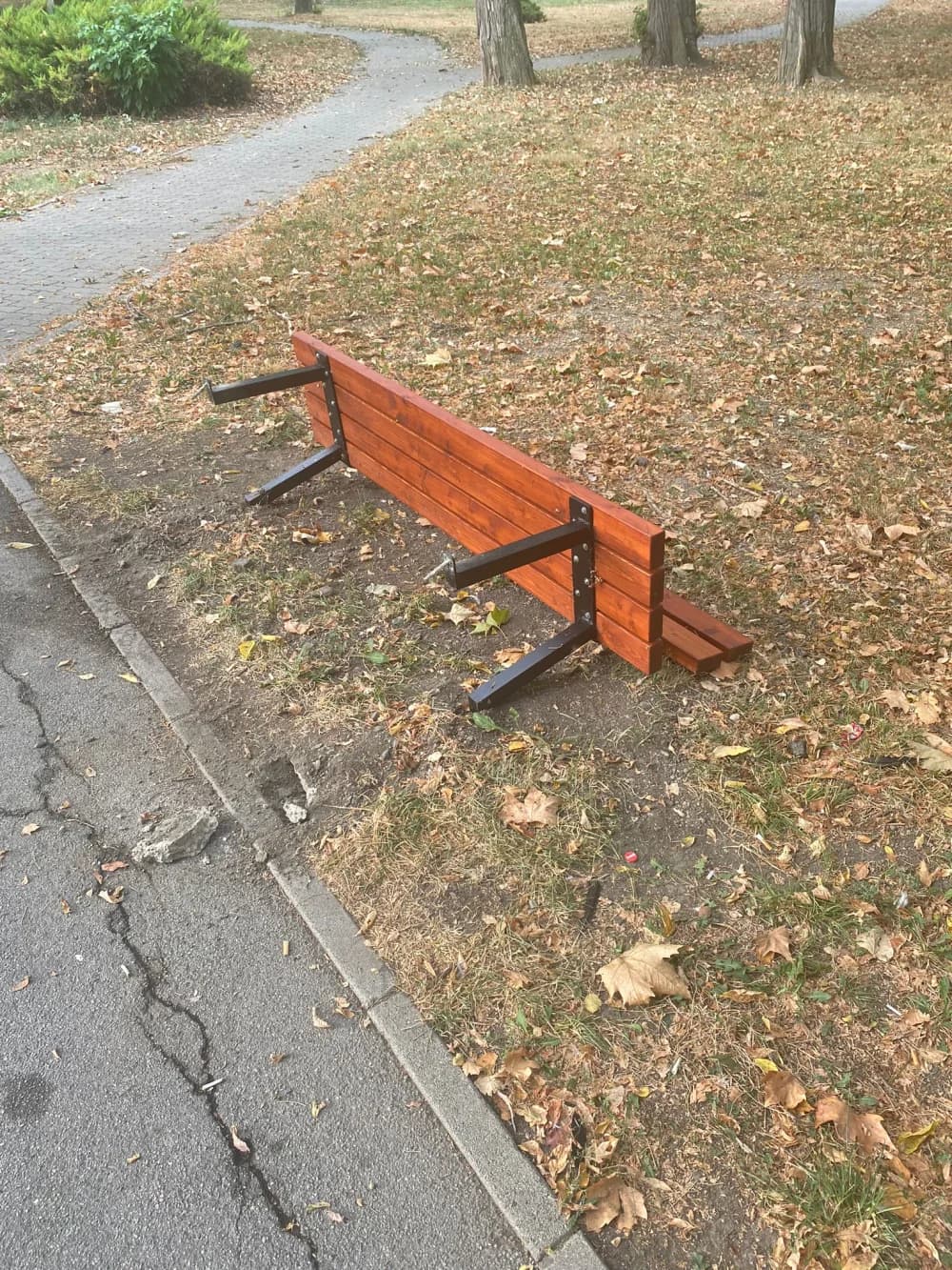 Vandalizam u centru grada! Sva sreća pa su kamere zabilježile rabadžije