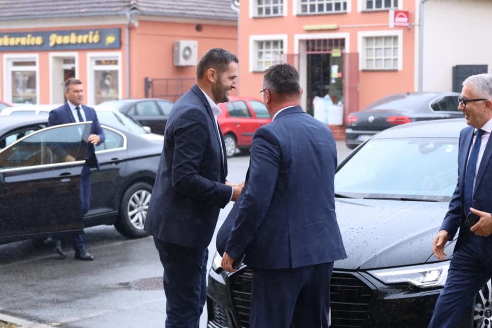 Plenkovićev ministar donio 50 tis. eura u Sibinj: ʼTrudimo se da mještani budu sigurnijiʼ