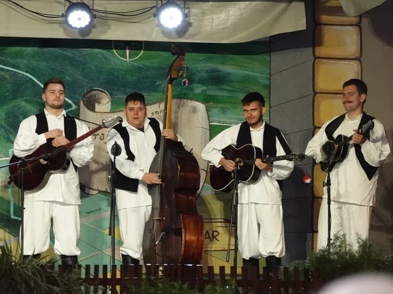 STUPNIČKA BERBA GROŽĐA – Bez običaja gaženja grožđa, ali uz zdravlje i prepoznatljivo gostoprimstvo domaćina