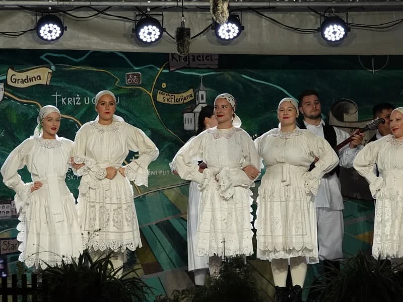 STUPNIČKA BERBA GROŽĐA – Bez običaja gaženja grožđa, ali uz zdravlje i prepoznatljivo gostoprimstvo domaćina