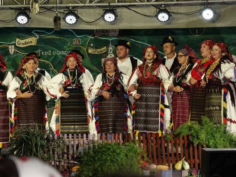 STUPNIČKA BERBA GROŽĐA – Bez običaja gaženja grožđa, ali uz zdravlje i prepoznatljivo gostoprimstvo domaćina