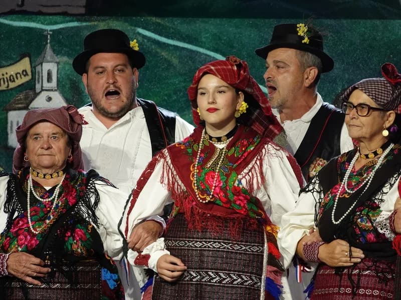 STUPNIČKA BERBA GROŽĐA – Bez običaja gaženja grožđa, ali uz zdravlje i prepoznatljivo gostoprimstvo domaćina