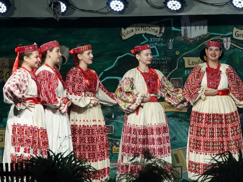 STUPNIČKA BERBA GROŽĐA – Bez običaja gaženja grožđa, ali uz zdravlje i prepoznatljivo gostoprimstvo domaćina