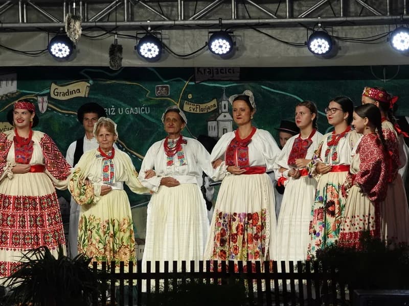 STUPNIČKA BERBA GROŽĐA – Bez običaja gaženja grožđa, ali uz zdravlje i prepoznatljivo gostoprimstvo domaćina