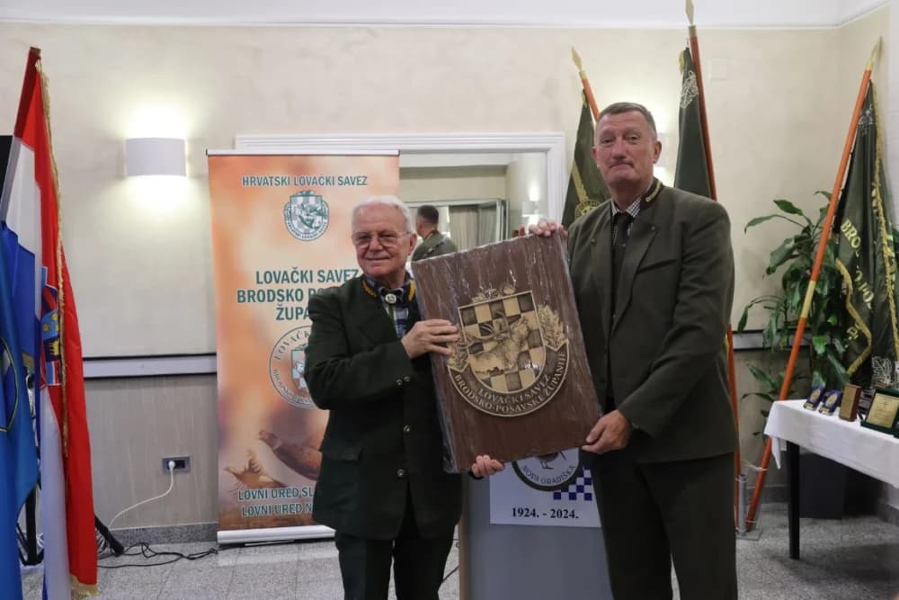 Uz stoljeće Lovačke udruge Šljuka plakete za 50 godina staža primili Mato Božić, Ognjen Krajačić, Mladen Kovačić,  Slobodan Pintarić i Vladimir Sremac