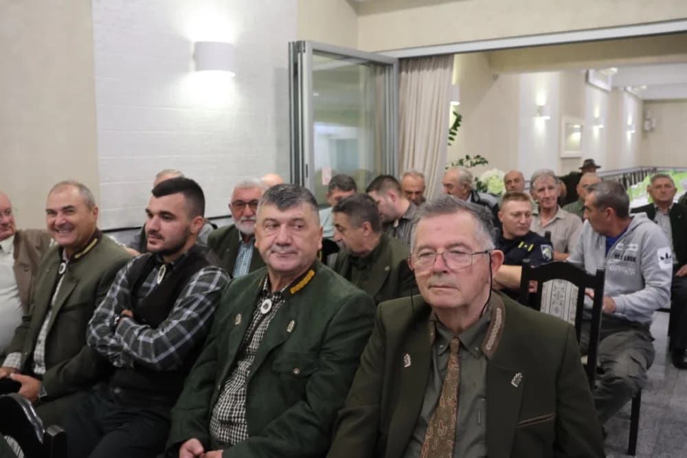 Uz stoljeće Lovačke udruge Šljuka plakete za 50 godina staža primili Mato Božić, Ognjen Krajačić, Mladen Kovačić,  Slobodan Pintarić i Vladimir Sremac