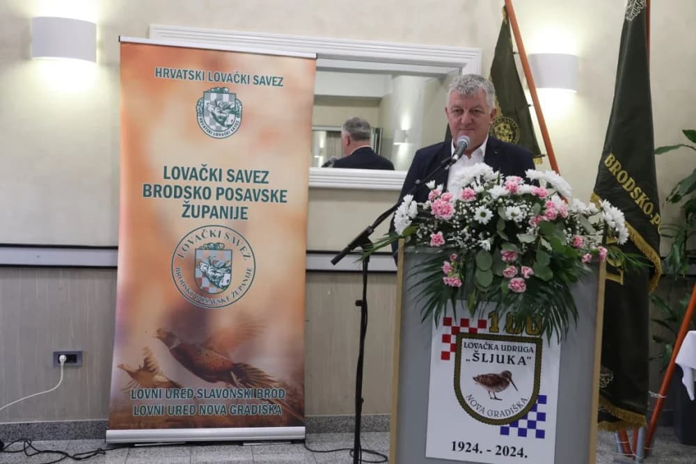 Uz stoljeće Lovačke udruge Šljuka plakete za 50 godina staža primili Mato Božić, Ognjen Krajačić, Mladen Kovačić,  Slobodan Pintarić i Vladimir Sremac
