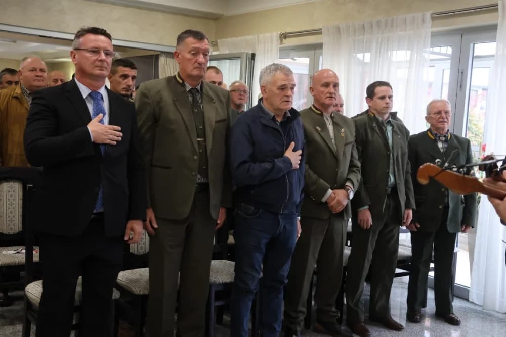 Uz stoljeće Lovačke udruge Šljuka plakete za 50 godina staža primili Mato Božić, Ognjen Krajačić, Mladen Kovačić,  Slobodan Pintarić i Vladimir Sremac