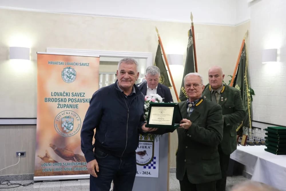 Uz stoljeće Lovačke udruge Šljuka plakete za 50 godina staža primili Mato Božić, Ognjen Krajačić, Mladen Kovačić,  Slobodan Pintarić i Vladimir Sremac