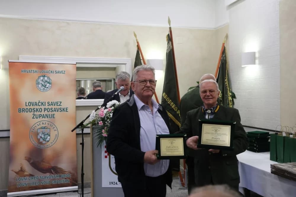 Uz stoljeće Lovačke udruge Šljuka plakete za 50 godina staža primili Mato Božić, Ognjen Krajačić, Mladen Kovačić,  Slobodan Pintarić i Vladimir Sremac
