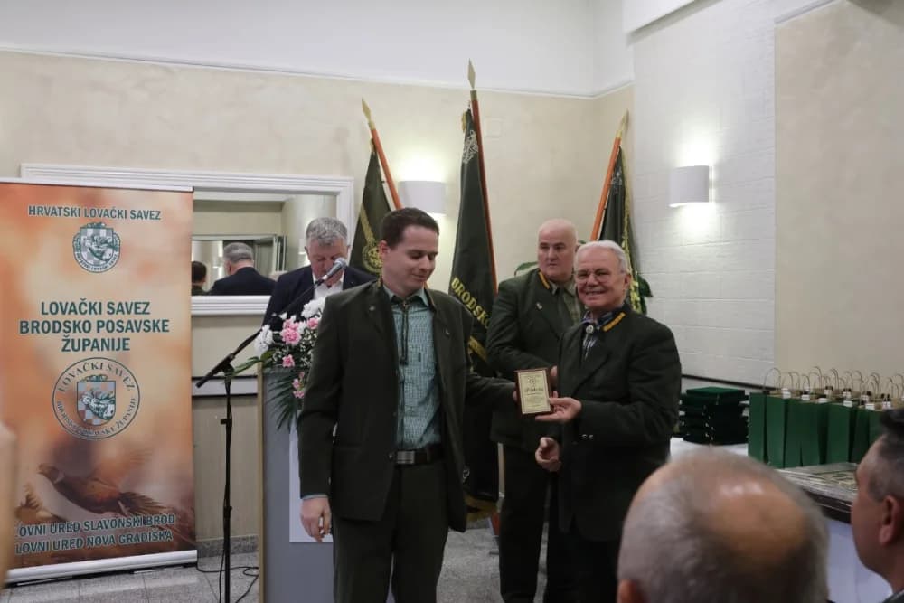 Uz stoljeće Lovačke udruge Šljuka plakete za 50 godina staža primili Mato Božić, Ognjen Krajačić, Mladen Kovačić,  Slobodan Pintarić i Vladimir Sremac