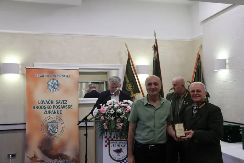 Uz stoljeće Lovačke udruge Šljuka plakete za 50 godina staža primili Mato Božić, Ognjen Krajačić, Mladen Kovačić,  Slobodan Pintarić i Vladimir Sremac