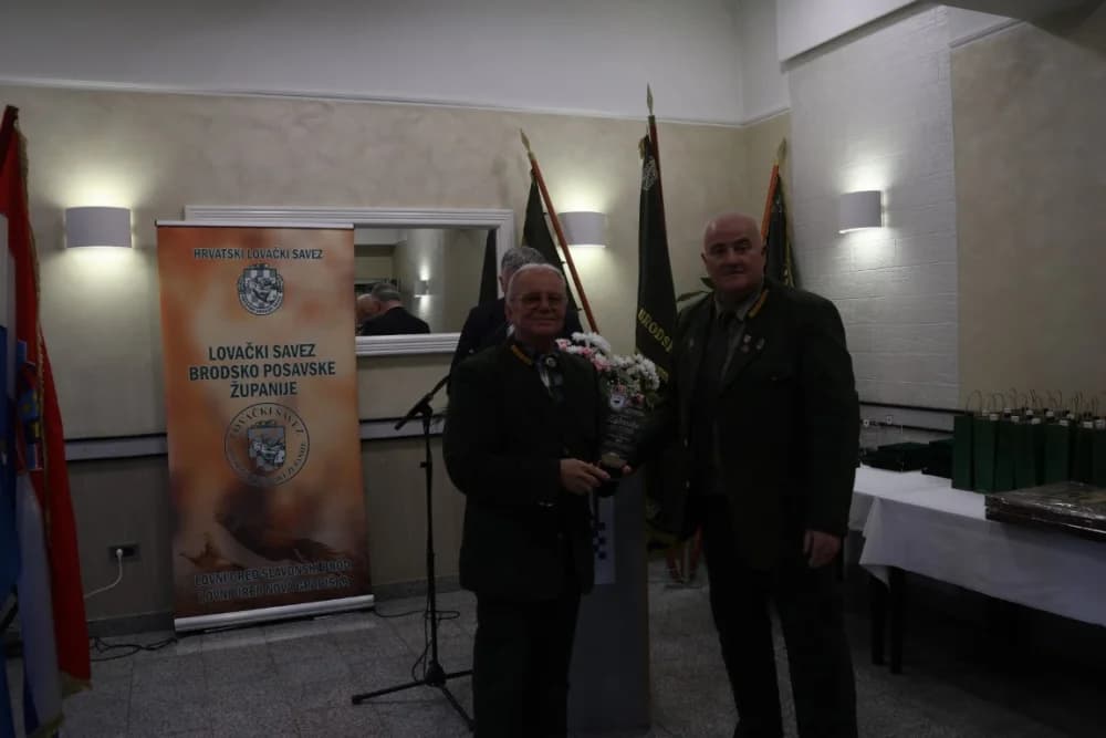 Uz stoljeće Lovačke udruge Šljuka plakete za 50 godina staža primili Mato Božić, Ognjen Krajačić, Mladen Kovačić,  Slobodan Pintarić i Vladimir Sremac