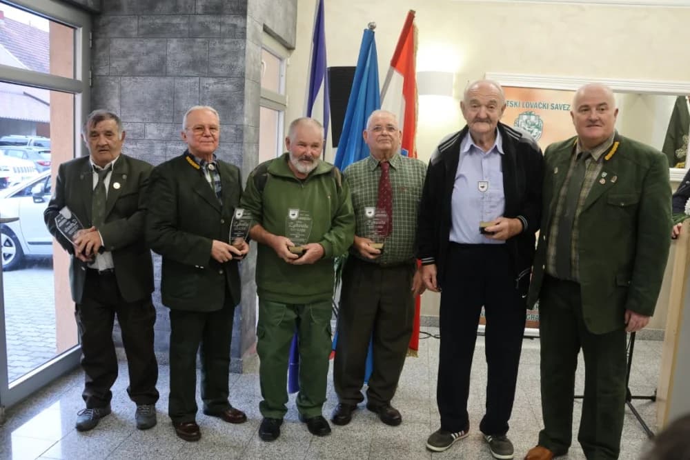 Uz stoljeće Lovačke udruge Šljuka plakete za 50 godina staža primili Mato Božić, Ognjen Krajačić, Mladen Kovačić,  Slobodan Pintarić i Vladimir Sremac
