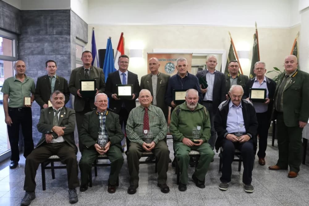 Uz stoljeće Lovačke udruge Šljuka plakete za 50 godina staža primili Mato Božić, Ognjen Krajačić, Mladen Kovačić,  Slobodan Pintarić i Vladimir Sremac
