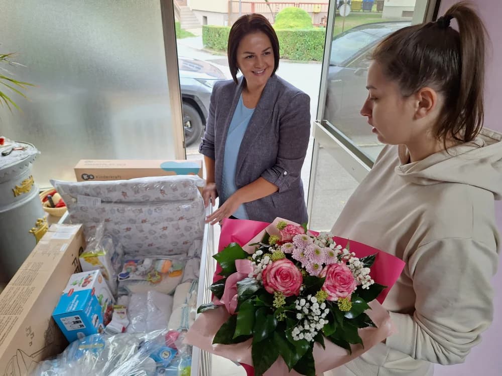 10 mladih brodskih obitelji zaprimilo opremu za bebu na kućnu adresu