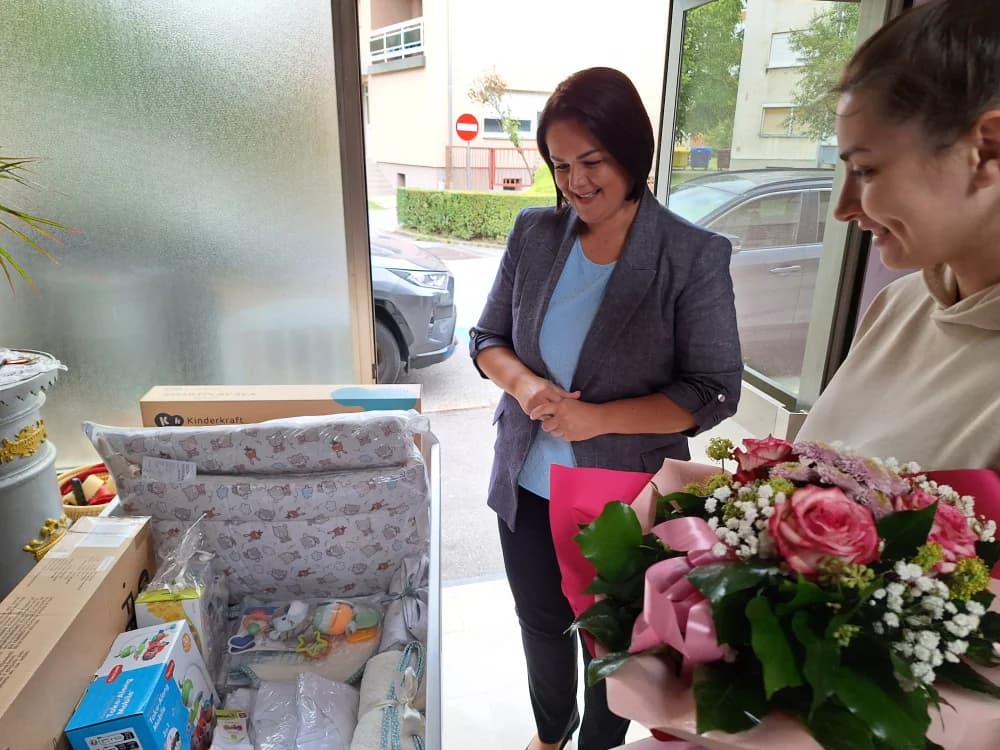 10 mladih brodskih obitelji zaprimilo opremu za bebu na kućnu adresu
