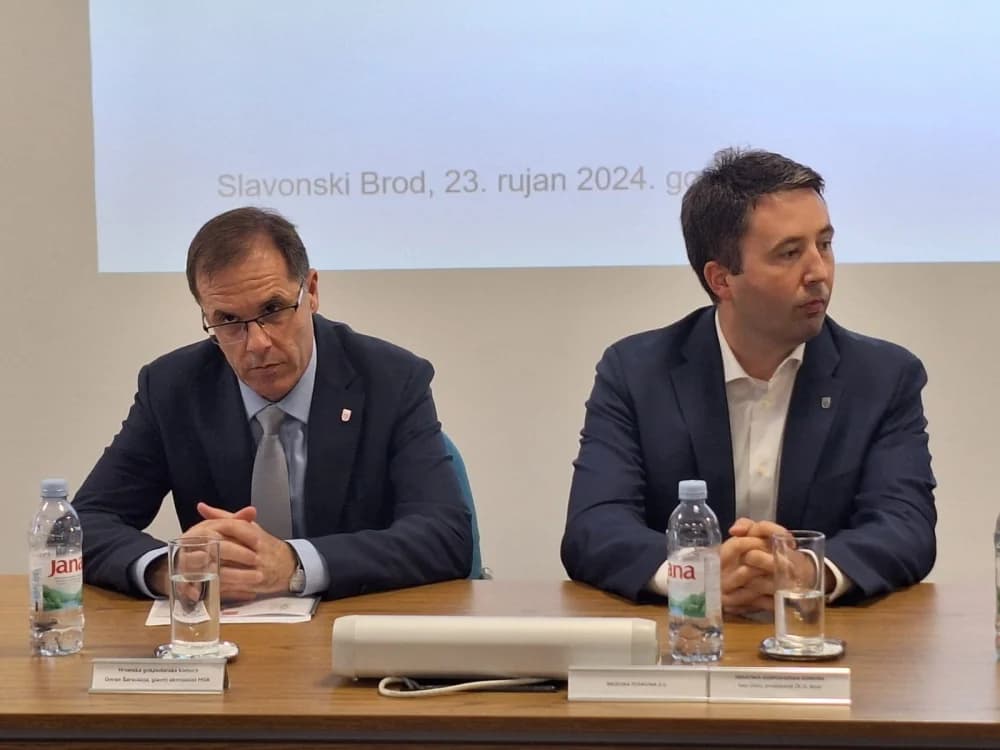 Najuspješnijim tvrtkama u Brodsko-posavskoj županiji dodijeljena priznanja Plaketa Zlatna kuna 2024.
