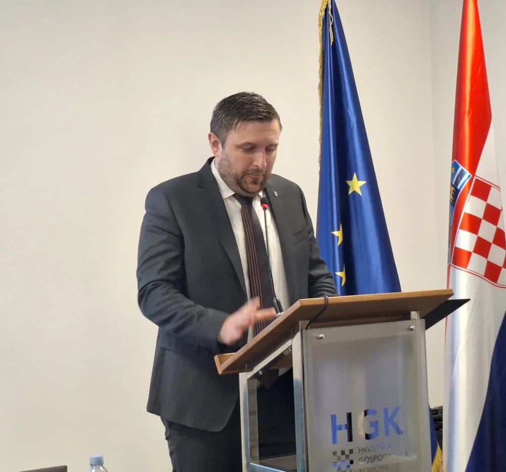 Najuspješnijim tvrtkama u Brodsko-posavskoj županiji dodijeljena priznanja Plaketa Zlatna kuna 2024.