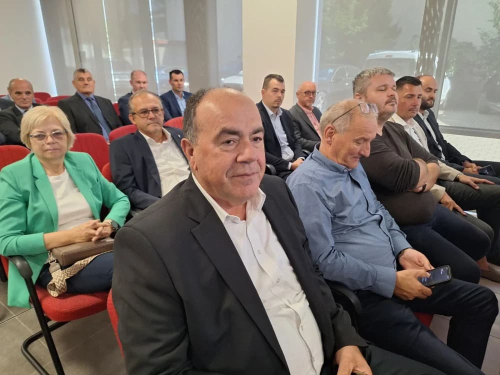 Najuspješnijim tvrtkama u Brodsko-posavskoj županiji dodijeljena priznanja Plaketa Zlatna kuna 2024.