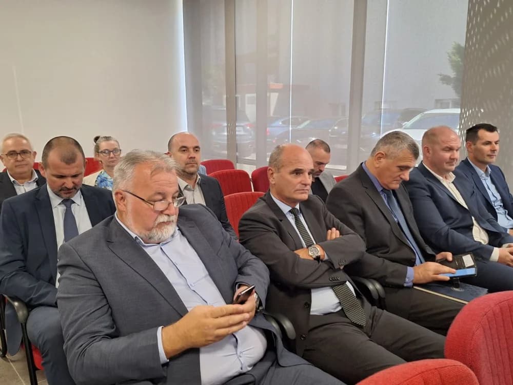 Najuspješnijim tvrtkama u Brodsko-posavskoj županiji dodijeljena priznanja Plaketa Zlatna kuna 2024.