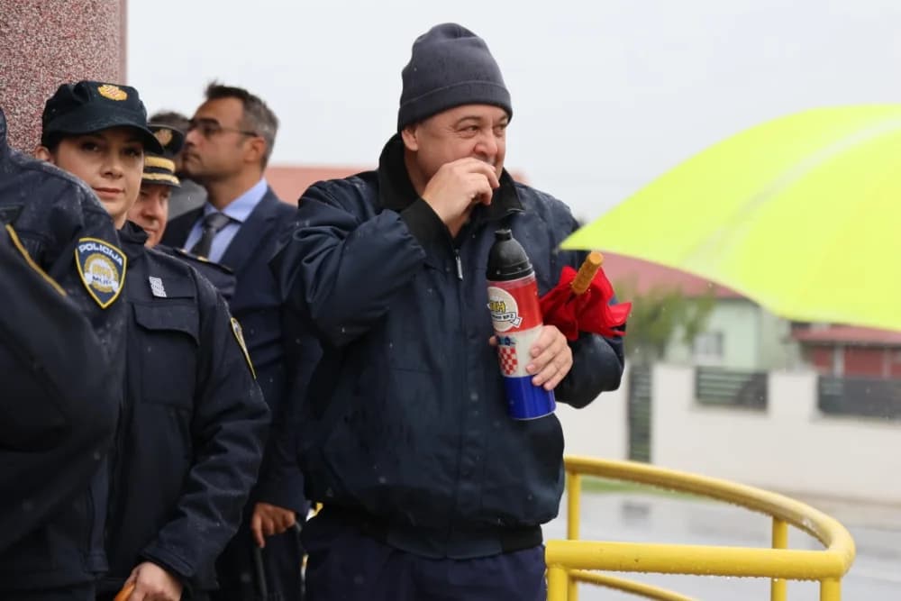 Uz Dan policije položeni vijenci i položene svijeće kod Spomen obilježja u Ruščici