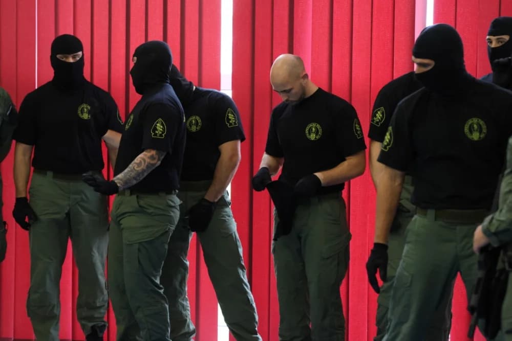 (FOTO-VIDEO) Mališani s oduševljenjem pratili pokaznu vježbu specijalne policije te razgledali opremu i naoružanje