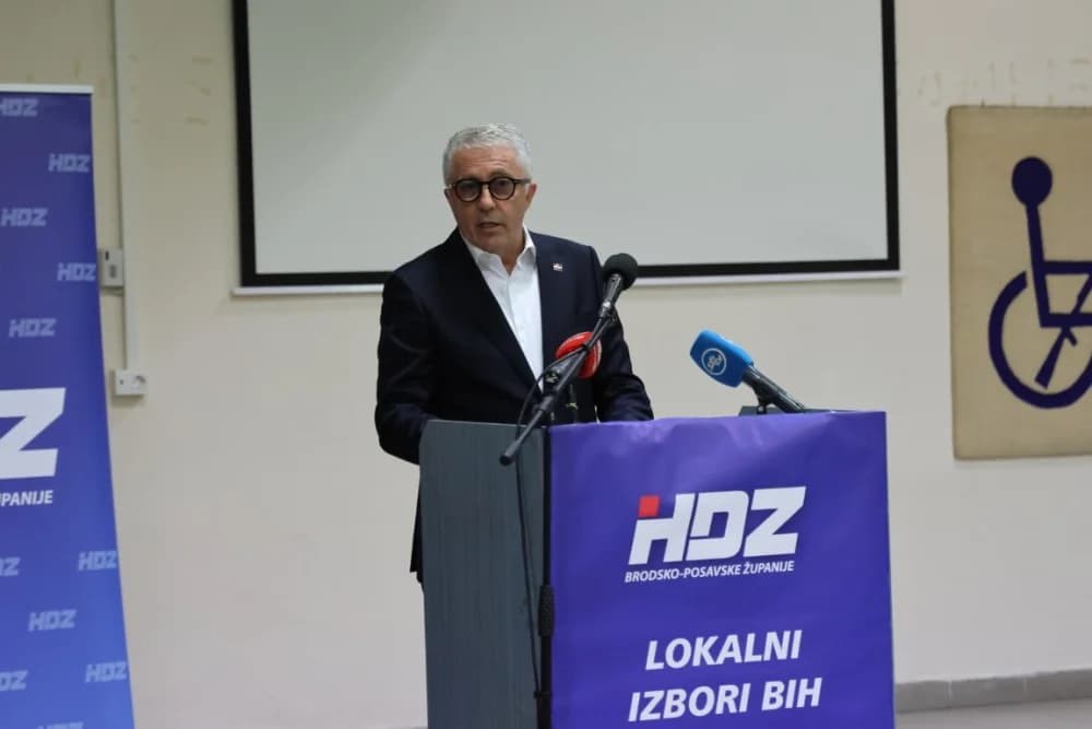 Predizborni skup HDZ-a BiH u Sl. Brodu: „Lokalni izbori su oni na kojima se odlučuje kako će se izgledati zajednica u kojoj živite“