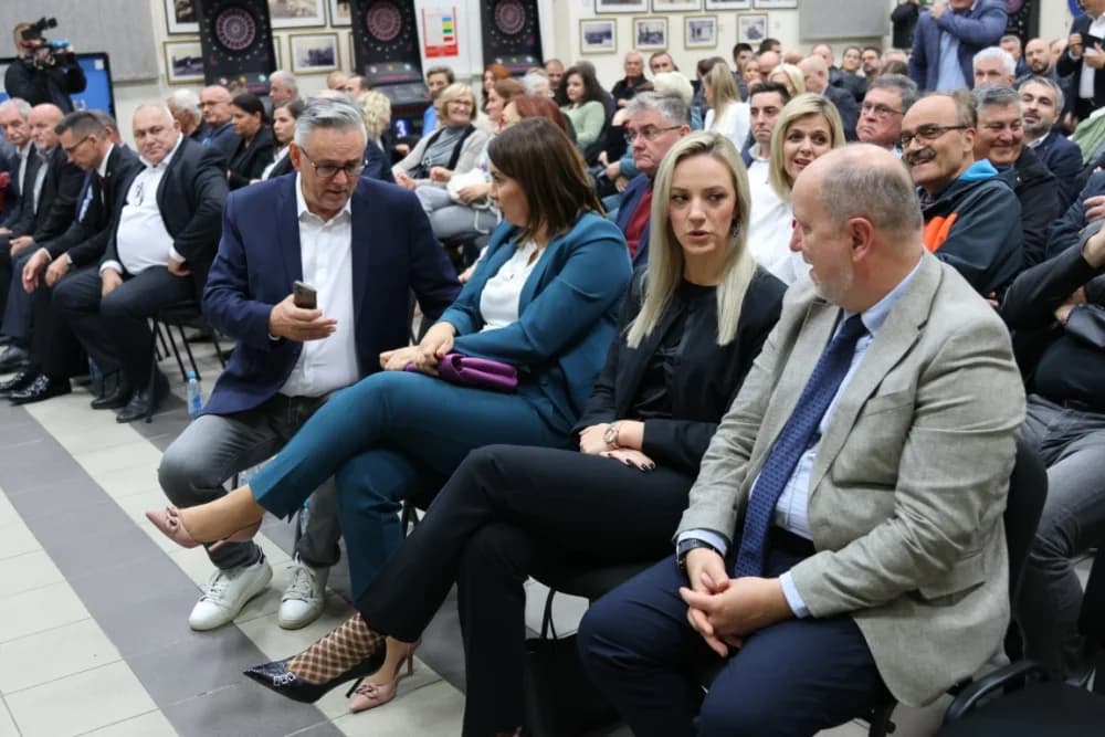Predizborni skup HDZ-a BiH u Sl. Brodu: „Lokalni izbori su oni na kojima se odlučuje kako će se izgledati zajednica u kojoj živite“