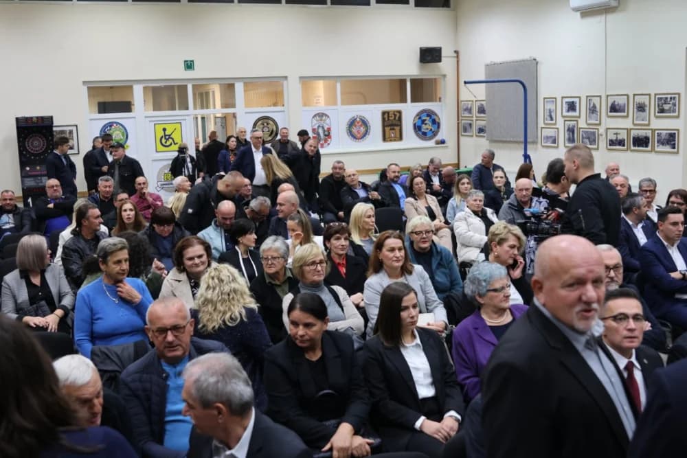 Predizborni skup HDZ-a BiH u Sl. Brodu: „Lokalni izbori su oni na kojima se odlučuje kako će se izgledati zajednica u kojoj živite“