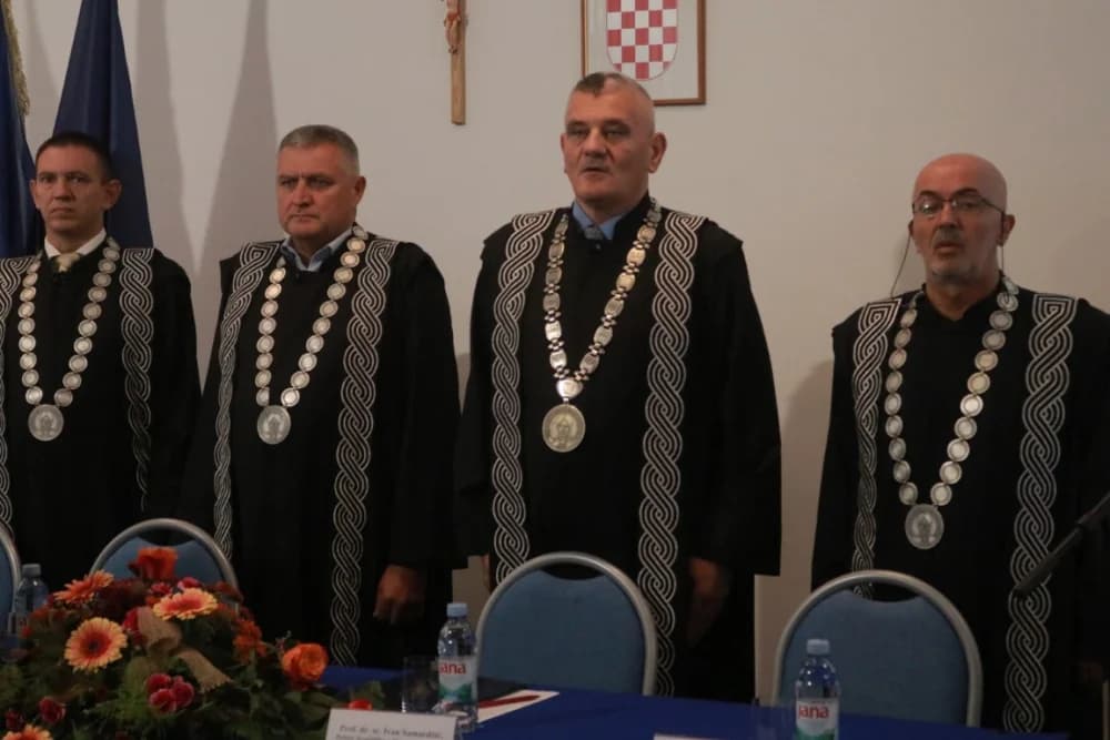 Slavonsko-brodsko Sveučilište kao najmlađe u Hrvatskoj bilježi zavidna dostignuća: „U tekućoj akademskoj godini studira oko dvije tisuće studenata na svim razinama sveučilišnih i stručnih studija“