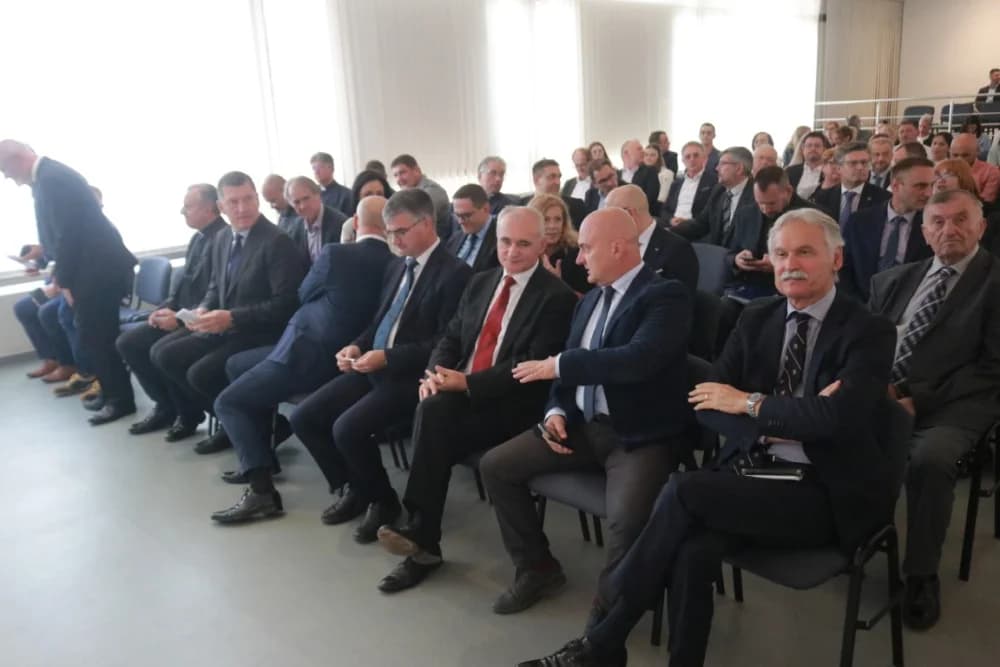 Slavonsko-brodsko Sveučilište kao najmlađe u Hrvatskoj bilježi zavidna dostignuća: „U tekućoj akademskoj godini studira oko dvije tisuće studenata na svim razinama sveučilišnih i stručnih studija“